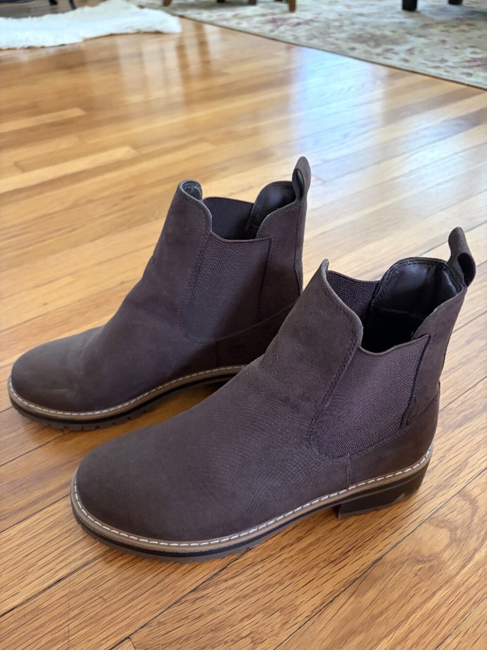 Kensie Khai Chelsea Boots Women’s 7.5M Dark Brown Faux Suede Slip-On Lug Sole